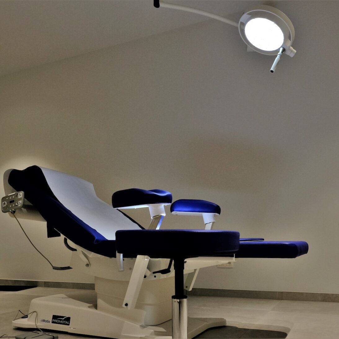 Onderzoekstafel praktijkruimte 1